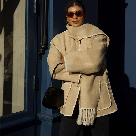 ❌SOLD❌ TOTEME
Draped fringed wool-blend jacket 32 - Picture 2 of 14